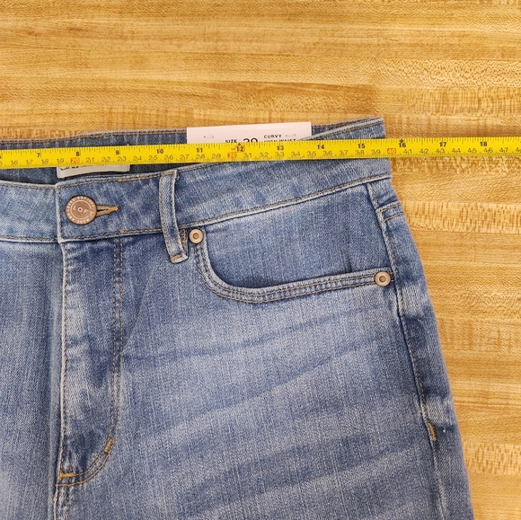 LOFT Women’s Curvy High Waist Kick Crop Jeans, Staple Mid Indigo Wash, size 29/8 - Picture 7 of 15
